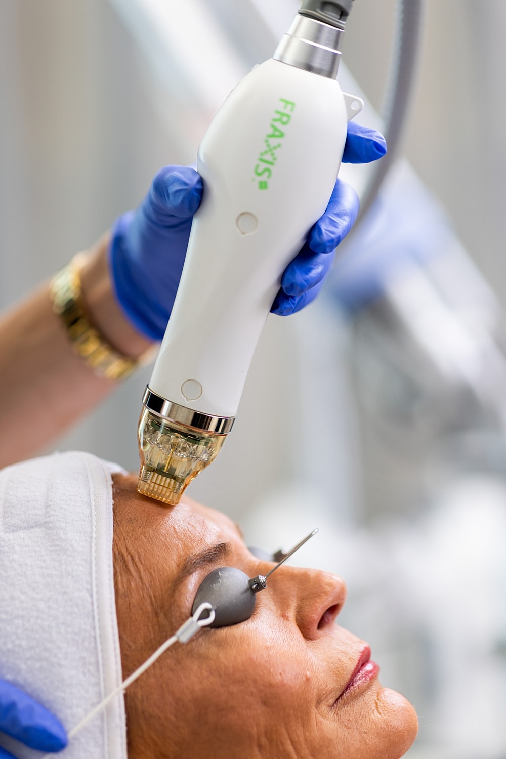 Skin treatment using advanced technology device.